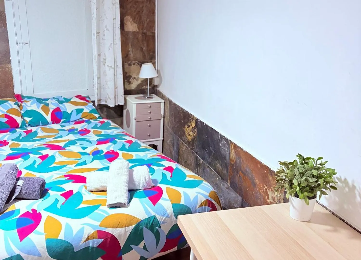 Stunning Flat For 6 People 3 Blocks From The Beach Plus Welcome Breakfast Barcelona