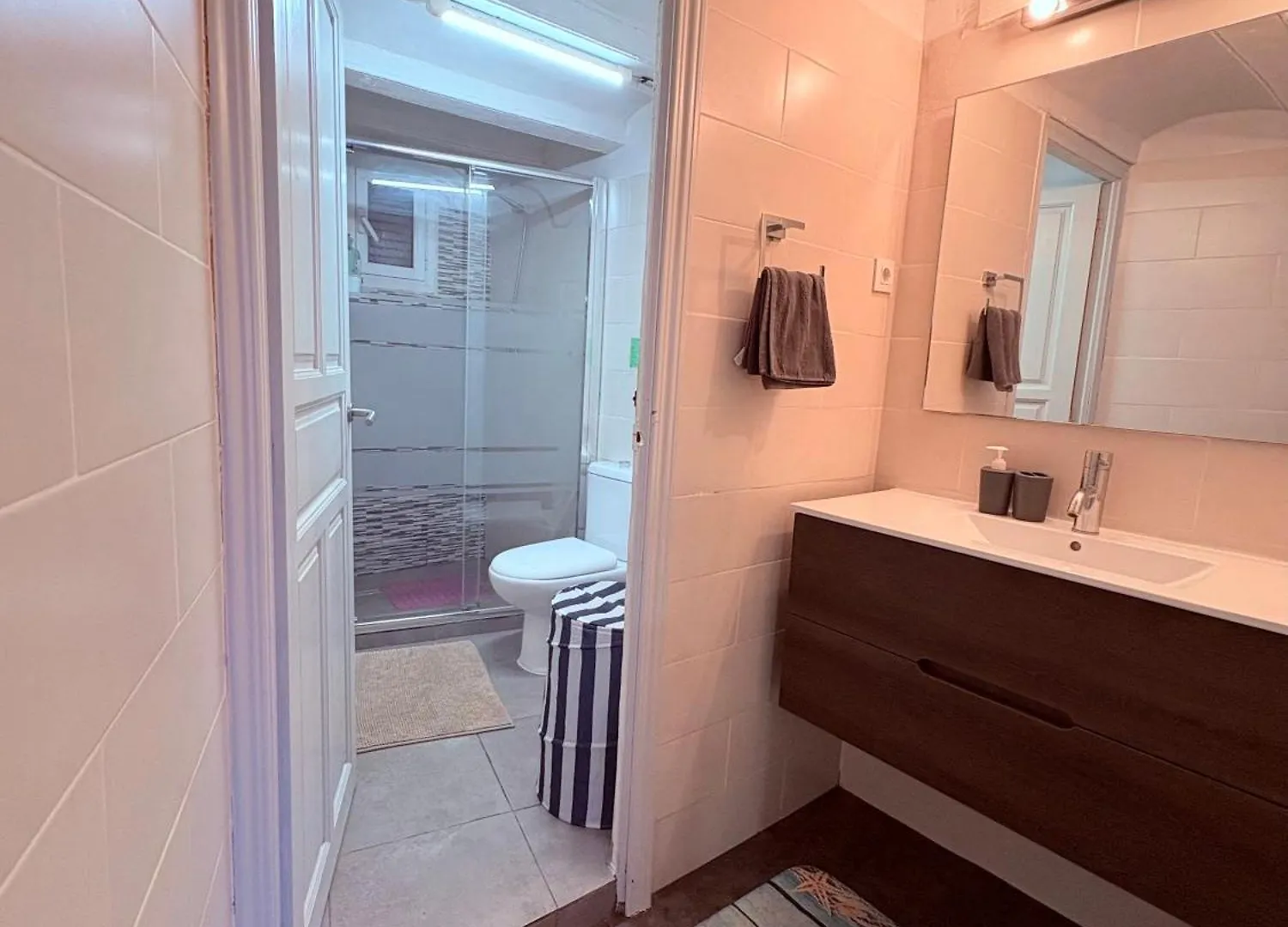 Apartmán Stunning Flat For 6 People 3 Blocks From The Beach Plus Welcome Breakfast Barcelona Španělsko