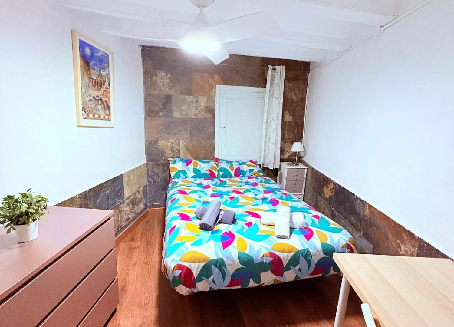 Stunning Flat For 6 People 3 Blocks From The Beach Plus Welcome Breakfast Barcelona 0*,  Španělsko