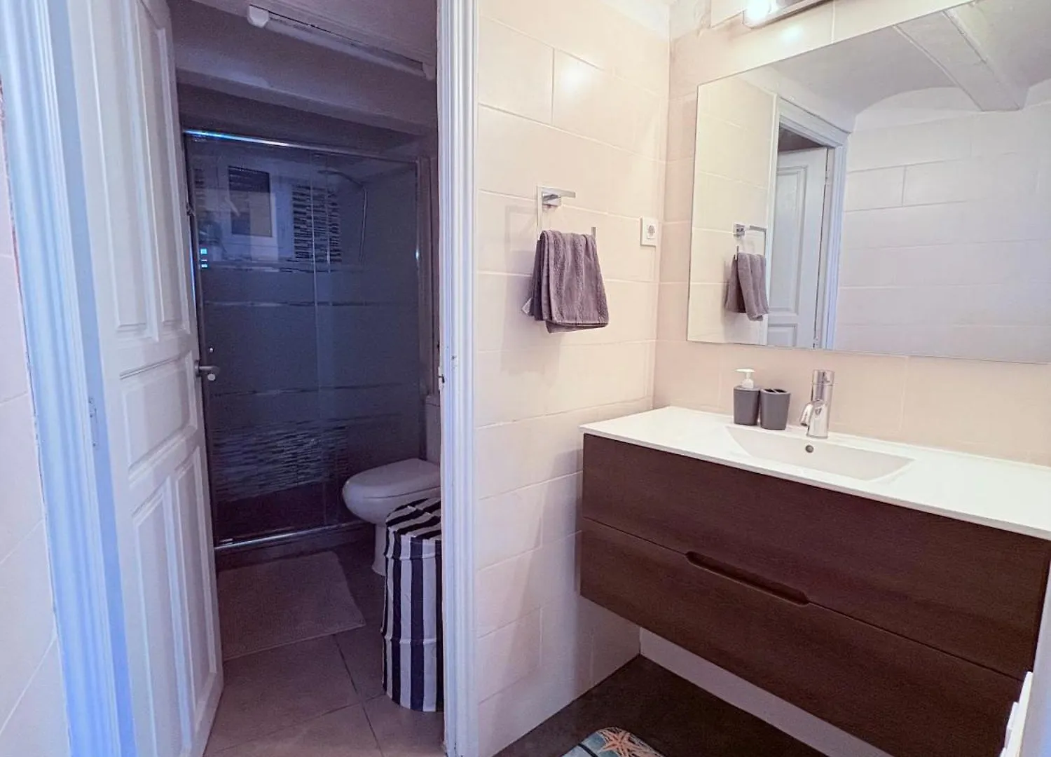 Stunning Flat For 6 People 3 Blocks From The Beach Plus Welcome Breakfast Barcelona Španělsko
