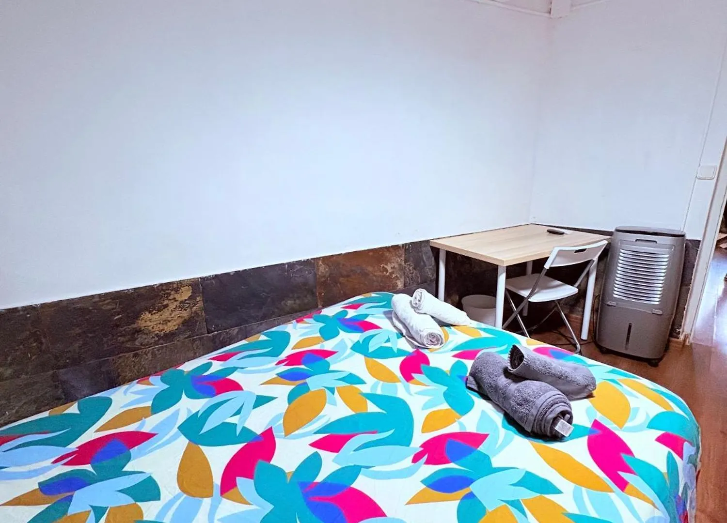 Stunning Flat For 6 People 3 Blocks From The Beach Plus Welcome Breakfast Barcelona Španělsko